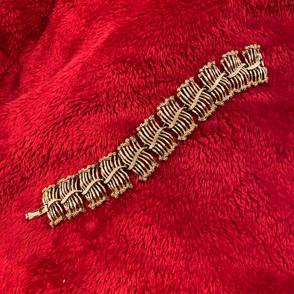 Vintage Lisner bracelet